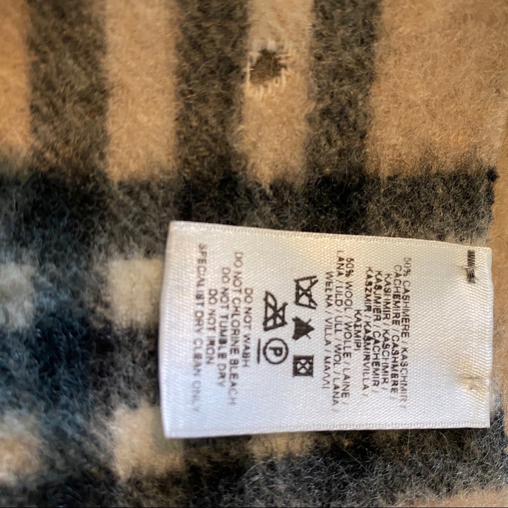 Additional pictures of my Burberry Check Scarf - Picture 10 of 11